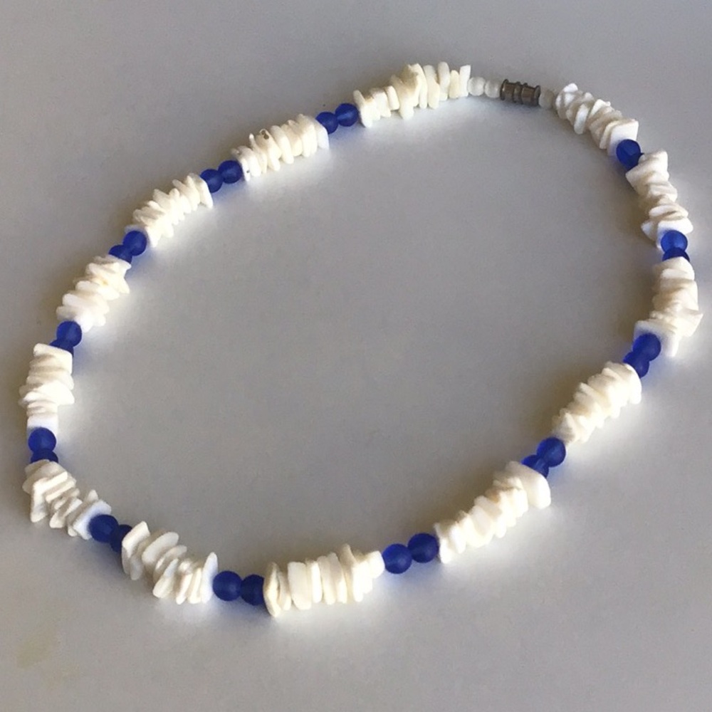Y2K VSCO Girl puka shell necklace faux stone white and blue beads - Picture 2 of 16
